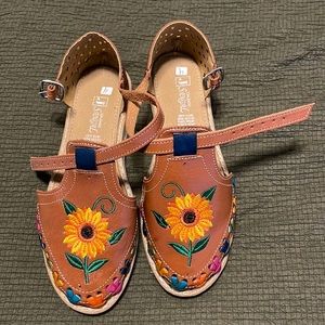 Sunflower buckle huarache
